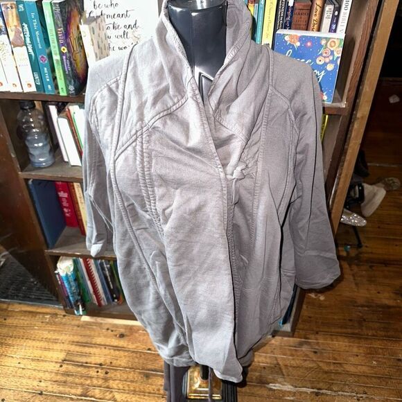 Prairie Underground moth asymmetrical organic wrap M coat - Picture 4 of 9